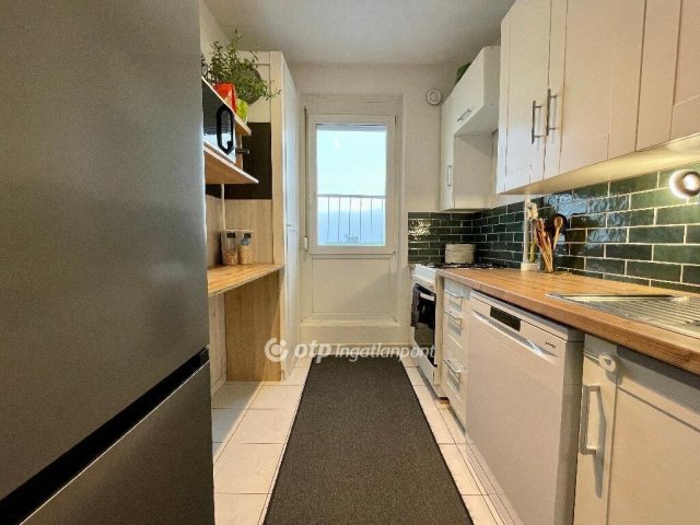 Eladó panellakás, Pécsett 97.5 M Ft, 3 szobás