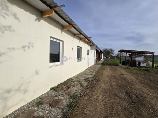 Eladó családi ház, Görcsönyben 74.9 M Ft, 3+2 szobás