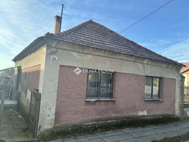 Eladó családi ház, Szentlőrincen 22 M Ft, 2 szobás