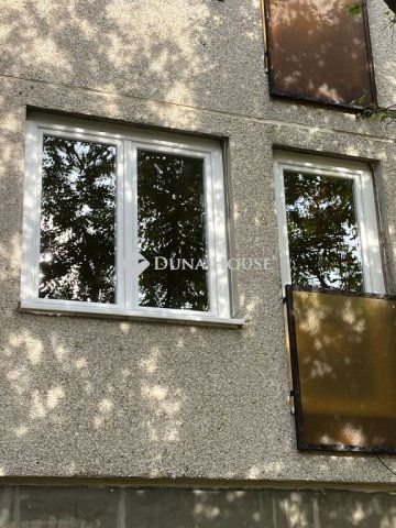 Eladó panellakás, Bicskén, Tölgyfa utcában 43.9 M Ft, 2 szobás