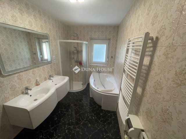 Eladó családi ház, Budapesten, II. kerületben 410.55 M Ft