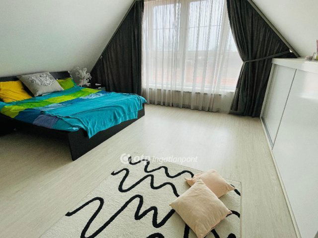 Eladó családi ház, Budakalászon 198 M Ft, 5 szobás