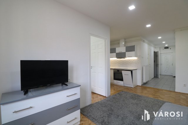 Kiadó téglalakás, albérlet, Szegeden 175 E Ft / hó, 2 szobás