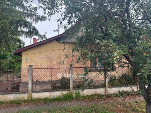 Eladó családi ház, Tápiógyörgyén 3.5 M Ft, 2 szobás