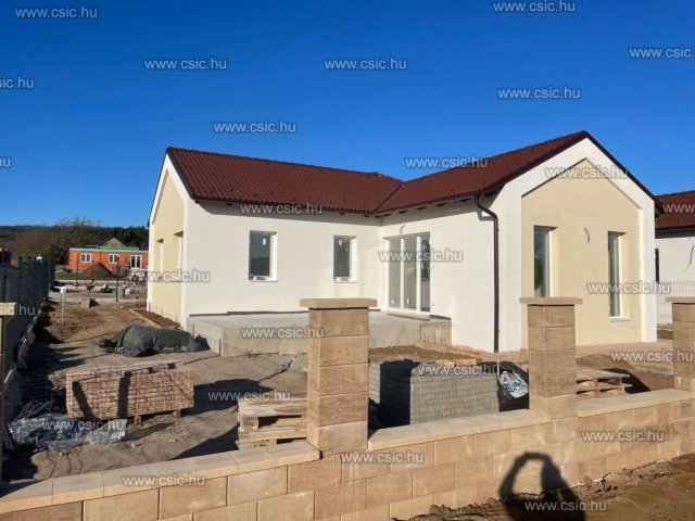 Eladó ikerház, Csörögön 99.9 M Ft, 2+3 szobás