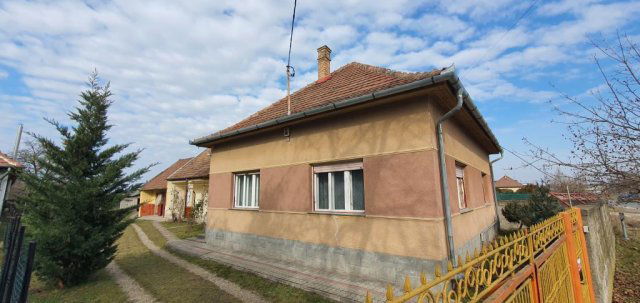 Eladó családi ház, Szigetszentmiklóson 64.9 M Ft, 5 szobás