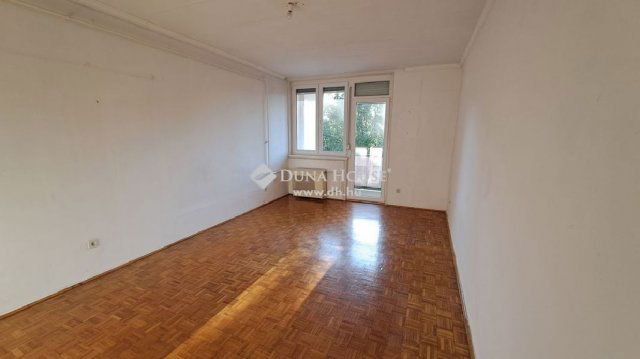 Eladó téglalakás, Zalaegerszegen 29.99 M Ft, 3 szobás