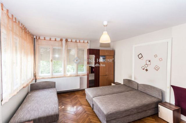 Eladó családi ház, Szombathelyen 95 M Ft, 9 szobás