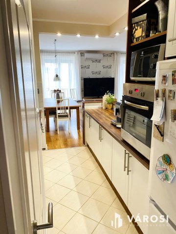 Eladó téglalakás, Szegeden 90 M Ft, 3 szobás