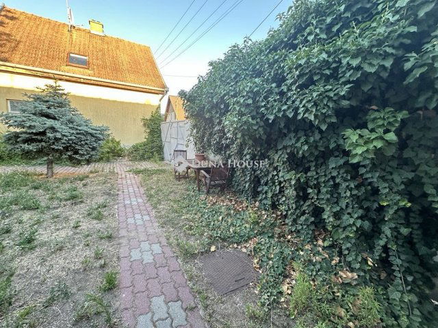 Eladó családi ház, Kecskeméten 38 M Ft, 1 szobás