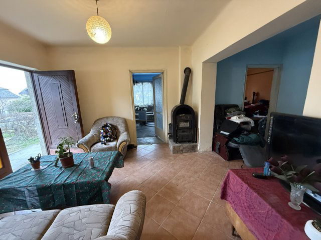 Eladó családi ház, Válon 25 M Ft, 4 szobás