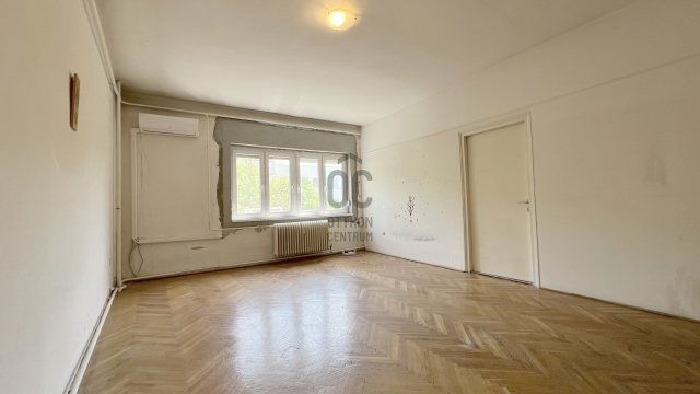 Eladó téglalakás, Szekszárdon 38 M Ft, 2 szobás