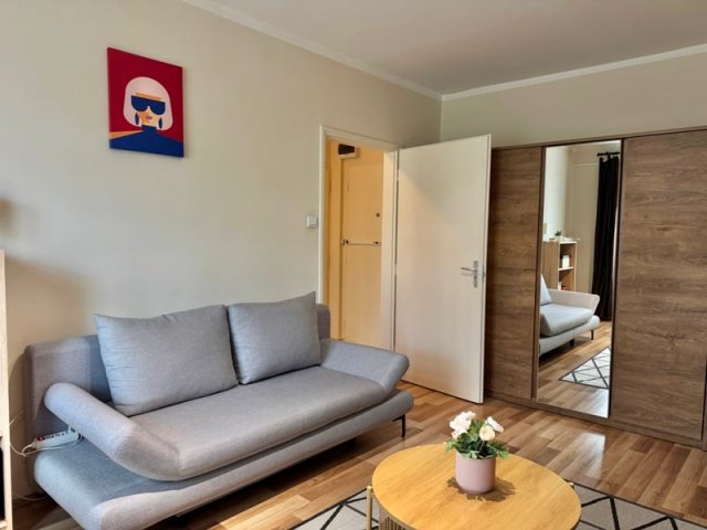 Kiadó panellakás, albérlet, Pécsett, Megyeri téren, 1+1 szobás