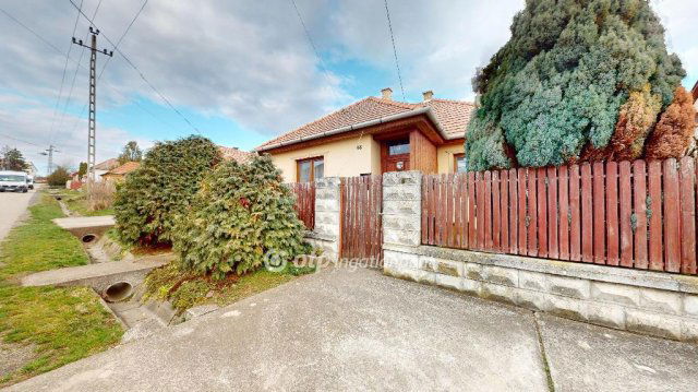 Eladó családi ház, Bekecsen 31.9 M Ft, 2 szobás
