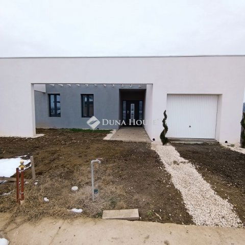 Eladó családi ház, Deszken 124.9 M Ft, 4 szobás