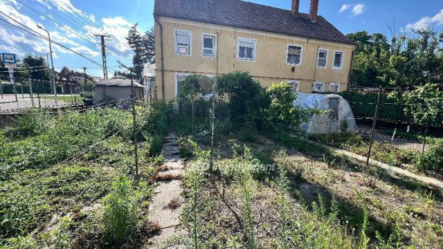 Eladó téglalakás, Pápán 42.9 M Ft, 2 szobás