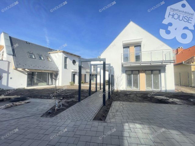 Eladó téglalakás, Kecskeméten 126.5 M Ft, 4 szobás