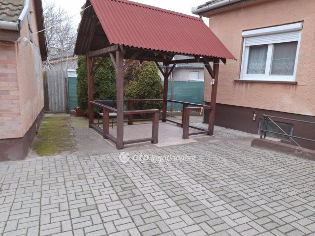 Eladó családi ház, Dunavecsén 48 M Ft, 3 szobás