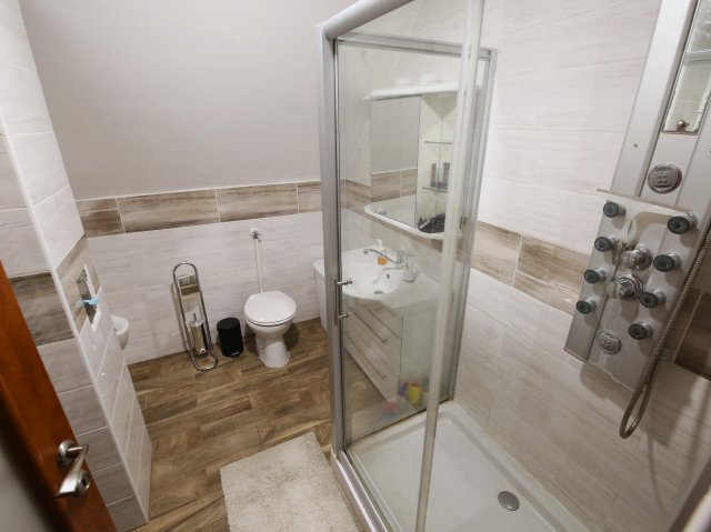 Eladó családi ház, Veszprémben 165 M Ft, 6 szobás