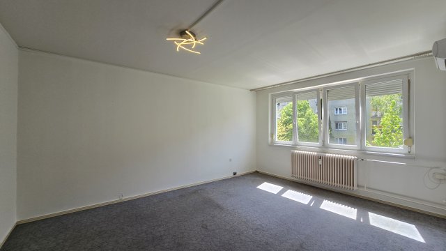 Eladó panellakás, Dunaújvárosban 30 M Ft, 1+1 szobás
