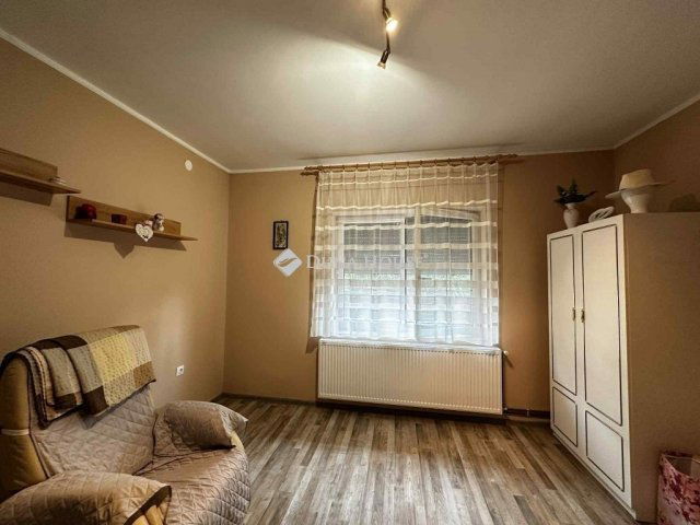 Eladó családi ház, Pincehelyen 29.5 M Ft, 3 szobás