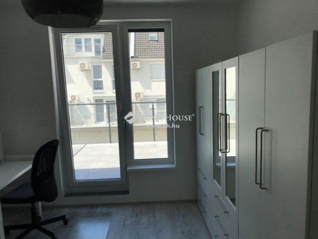 Eladó téglalakás, Pécsett 77.625 M Ft, 3 szobás