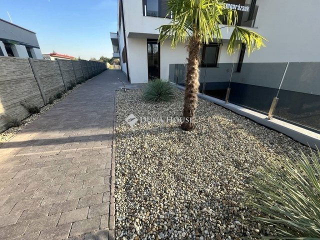 Eladó téglalakás, Dabason 94.6 M Ft, 4 szobás