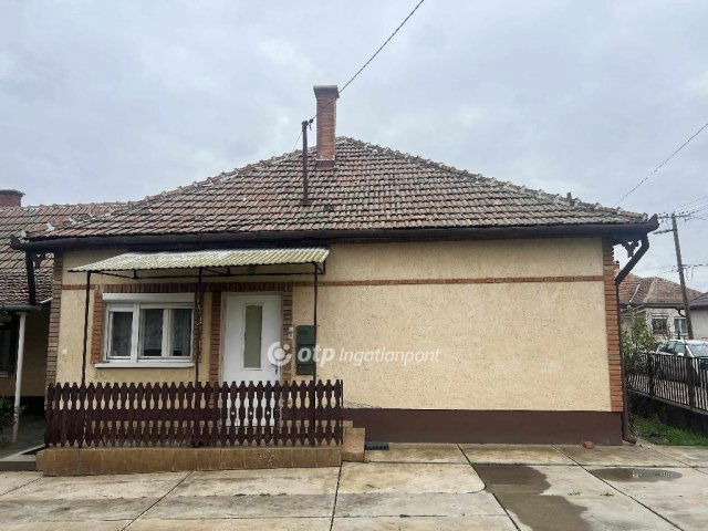 Eladó családi ház, Tószegen 22 M Ft, 3+2 szobás