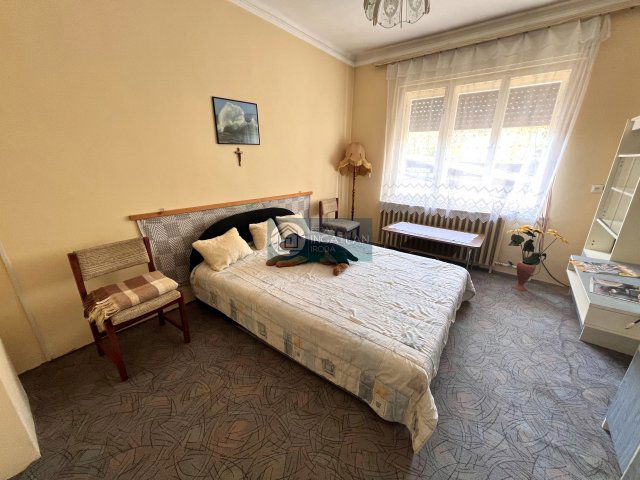Eladó családi ház, Arlón 20 M Ft, 5 szobás