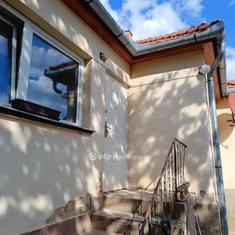 Eladó családi ház, Pécsett 47.5 M Ft, 3 szobás