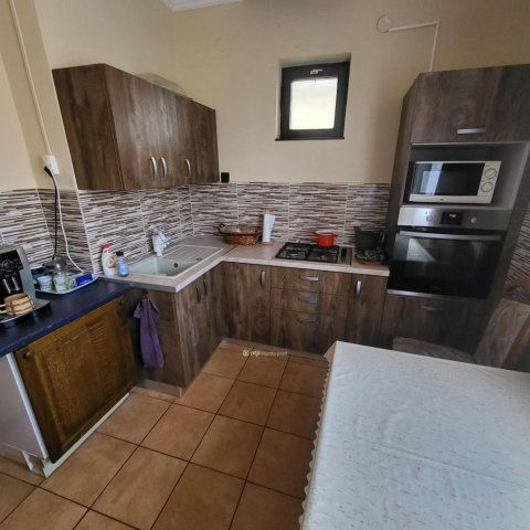 Eladó családi ház, Mikepércsen 87 M Ft, 6+1 szobás