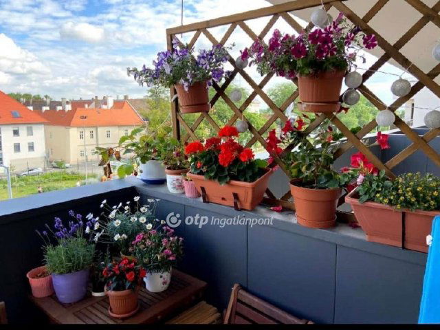 Eladó téglalakás, Győrött 94.99 M Ft, 3 szobás