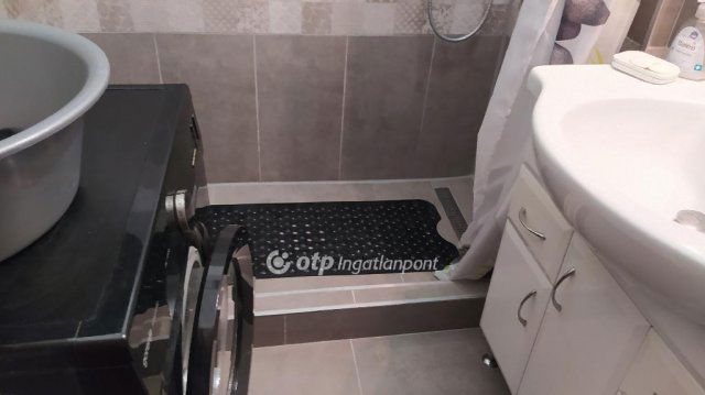 Eladó panellakás, Pécsett 46 M Ft, 1+1 szobás