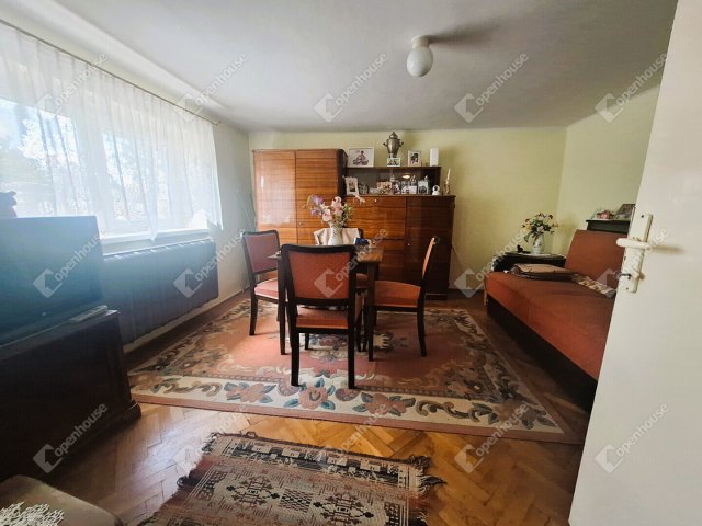 Eladó családi ház, Ajkán 68 M Ft, 4 szobás