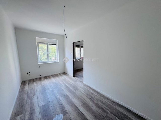 Eladó téglalakás, Pécsett 56.5 M Ft, 3 szobás