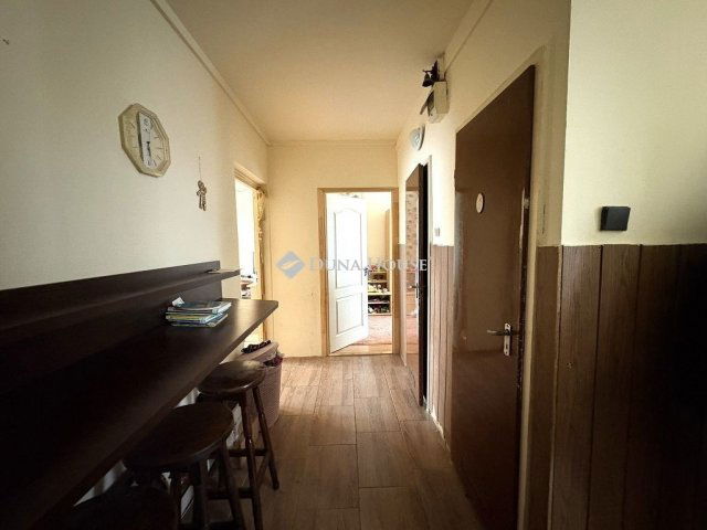 Eladó panellakás, Szegeden 53 M Ft, 3 szobás