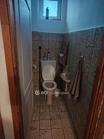 Eladó családi ház, Szomoron 103 M Ft, 1+2 szobás