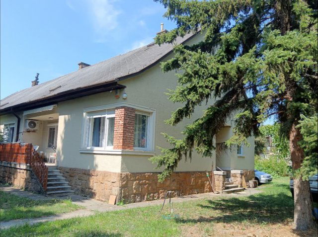 Eladó ikerház, Almásfüzitőn 56 M Ft, 4 szobás