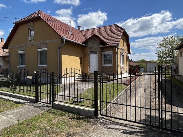 Eladó családi ház, Jászkisérén 40 M Ft, 3 szobás