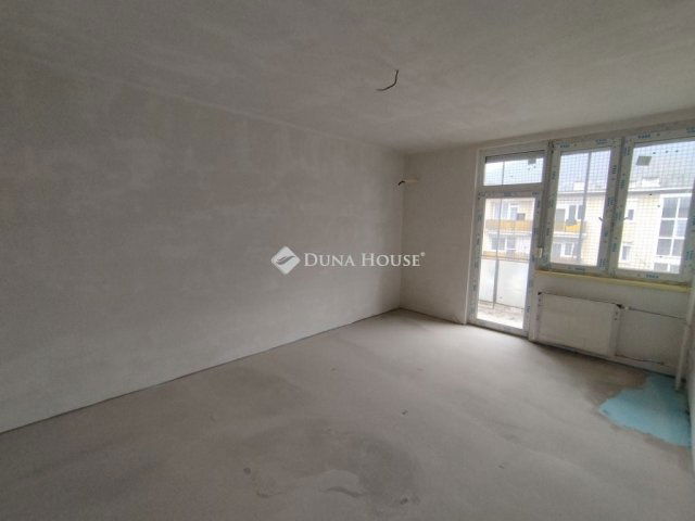 Eladó téglalakás, Tatabányán, Komáromi utcában 47.99 M Ft