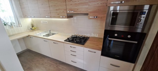 Eladó családi ház, Budaörsön 205 M Ft, 5+1 szobás