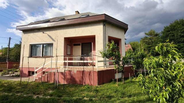 Eladó családi ház, Szigetszentmártonban 83.9 M Ft, 3+2 szobás