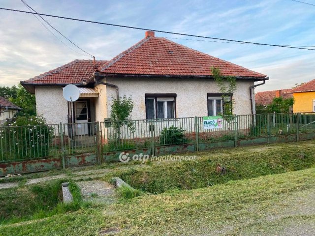 Eladó családi ház, Besenyszögön 11.99 M Ft, 3 szobás