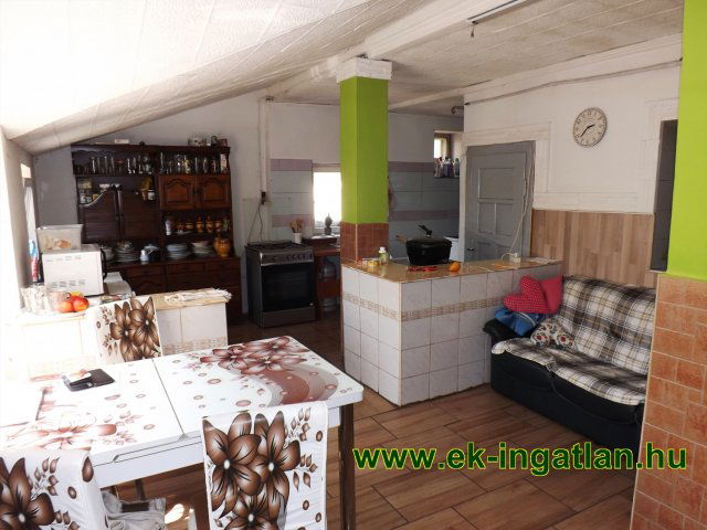Eladó családi ház, Martonvásáron 62 M Ft, 3 szobás