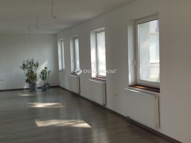 Eladó iroda, Baján 280 M Ft / költözzbe.hu