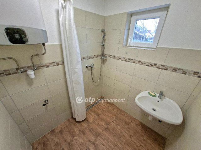 Eladó családi ház, Baján 38 M Ft, 4+1 szobás