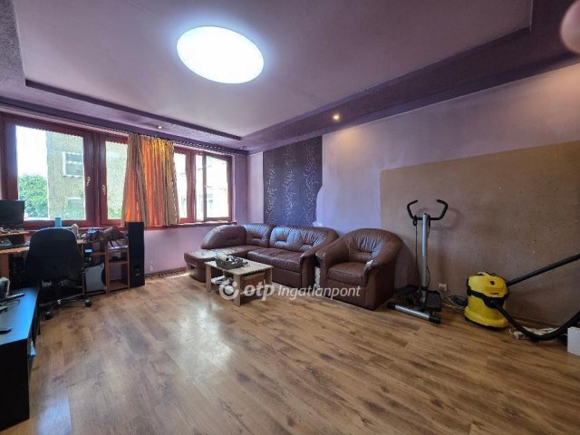 Eladó panellakás, Budapesten, X. kerületben 72 M Ft, 3 szobás