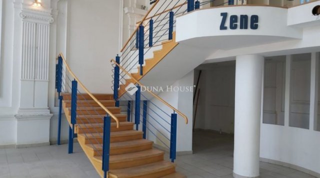 Eladó üzlethelyiség, Kalocsán, Hunyadi János utcában 64 M Ft