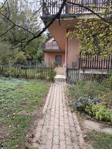 Eladó családi ház, Budapesten, II. kerületben 240 M Ft