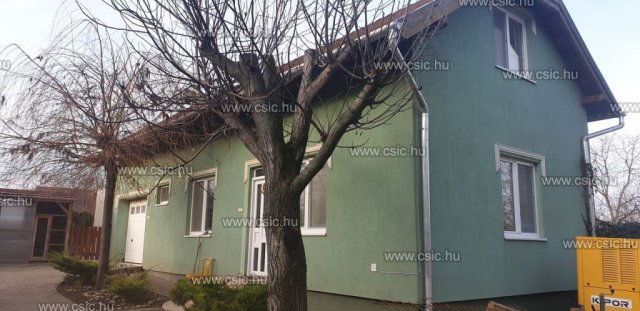 Eladó családi ház, Bicskén 130 M Ft, 9 szobás